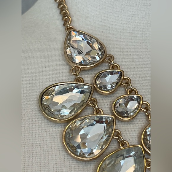 18” Chunky Teardrop Rhinestone Multi Tier Gold Tone Necklace Set with Earrings - Picture 3 of 14
